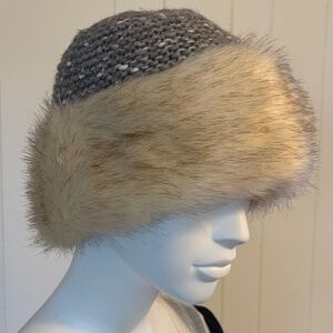 Ecoté Gray & metallic Faux Fur Women's Hat